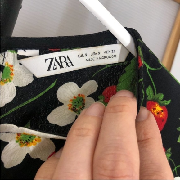 ZARA Black Strawberry Pattern 3/4 Sleeve Romper Sz S - Picture 6 of 6